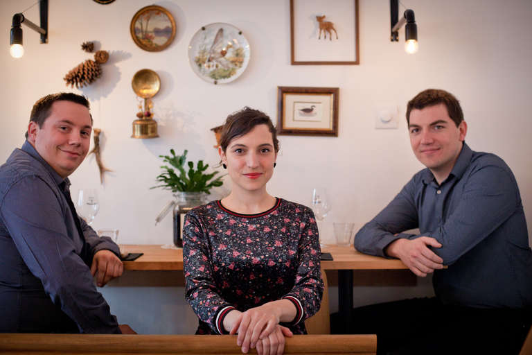 Anem trio à table